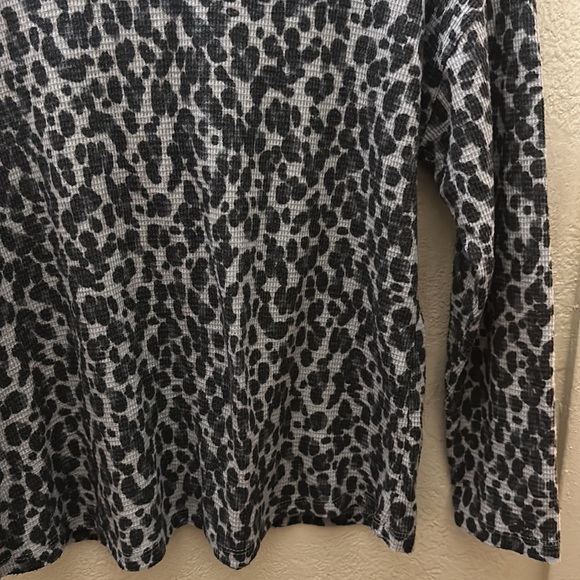Vince Camuto Cowl Neck Top - Picture 11 of 11